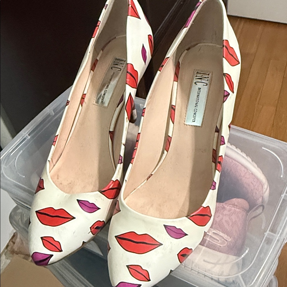 INC International Concepts White Pumps with Red and Pink Lip Print